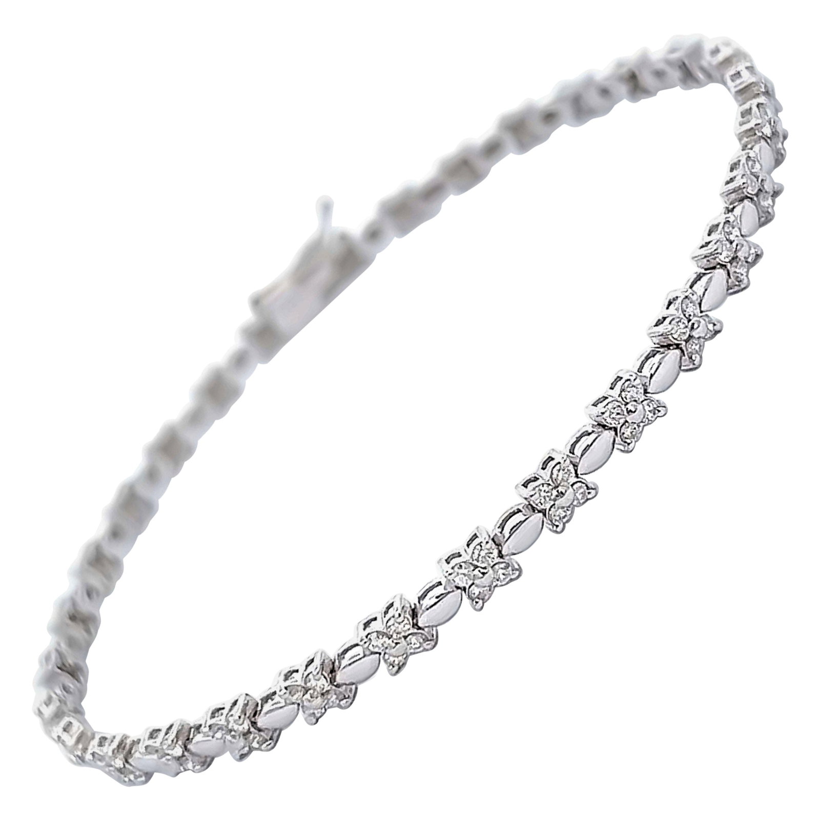 1.07ct Diamond Floral Bracelet in 18K White Gold Contemporary Style