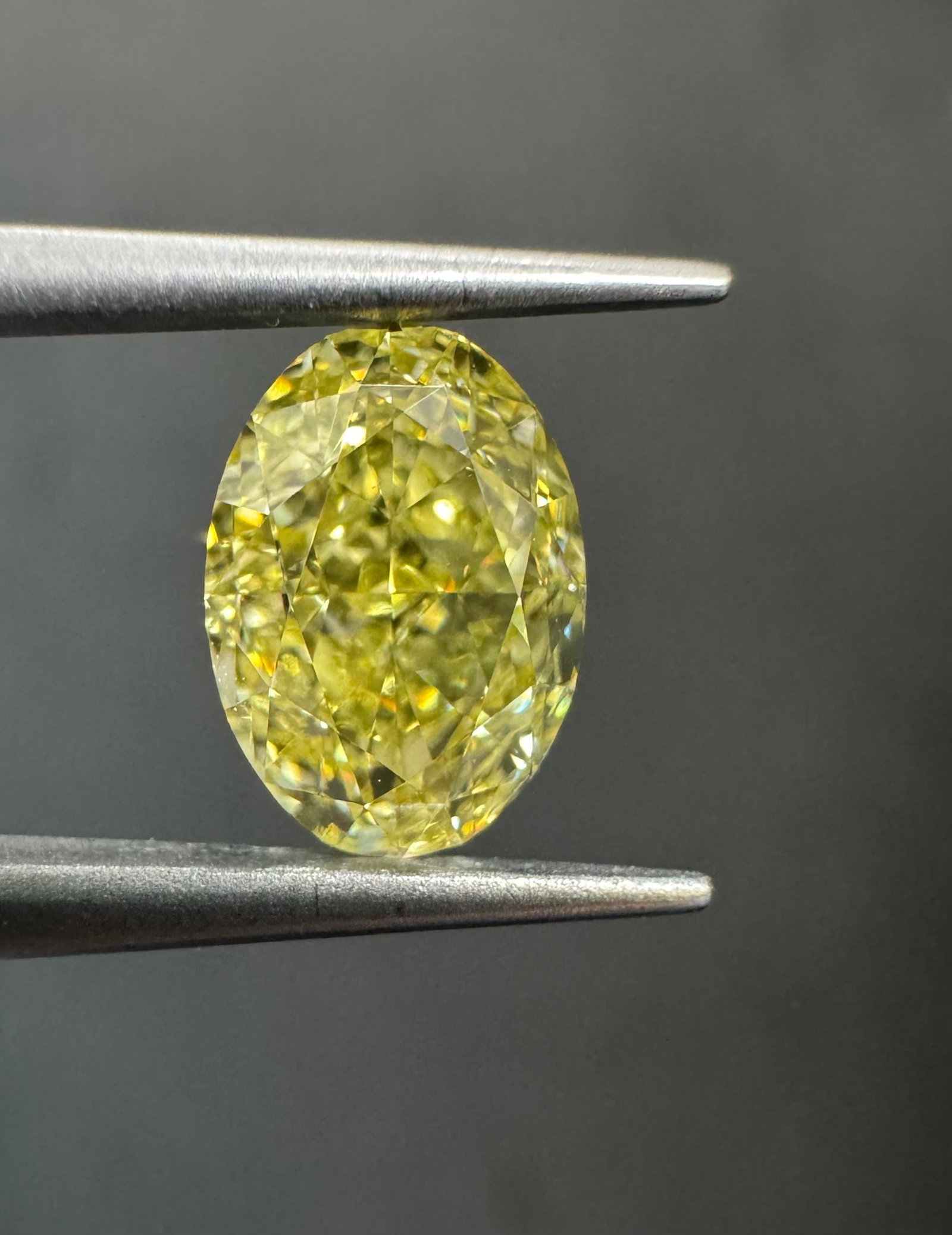 Loose Diamond - OVAL 1.6ct Fancy VS1: Loose Diamond - OVAL 1.6ct Fancy VS1 Source: Natural Shape: OVAL Carats: 1.6 Color: Fancy Certification: GIA Video: