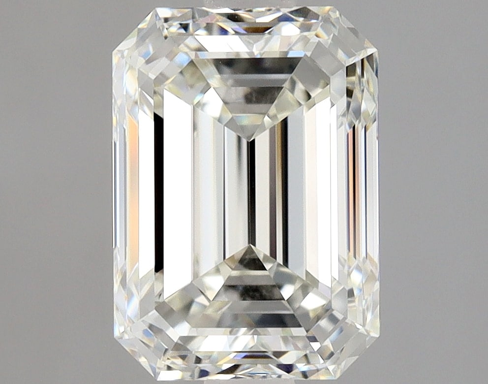 Loose Diamond - EMERALD 2.01ct I VVS2: Loose Diamond - EMERALD 2.01ct I VVS2 Source: Natural Mined Diamond Shape: EMERALD Carats: 2.01 Color: I Clarity: VVS2 Certification: GIA Condition: Pre-Owned PLEASE NOTE: Framed, Large, or heavy item