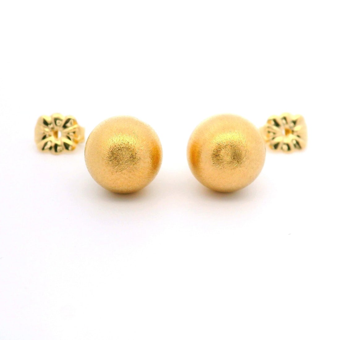 14K Yellow Gold 8.7mm Brushed Ball Stud Earrings: 14K Yellow Gold 8.7mm Brushed Ball Stud Earrings These stunning 14k Yellow Gold stud earrings feature a brushed finish and a classic ball bead design, making them a timeless addition to any jewelry co