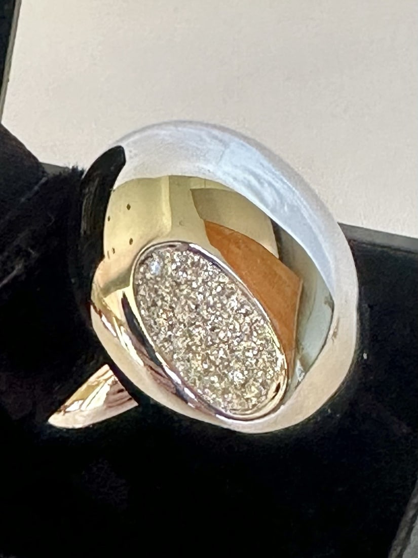 Sarosi 18K White Gold Diamond Ring Size 7 GVS 0.35ct: Sarosi 18K White Gold Diamond Ring Size 7 GVS 0.35ct This stunning Sarosi ring showcases exquisite craftsmanship and design, featuring a classic 18K white gold setting adorned with sparkling diamonds.