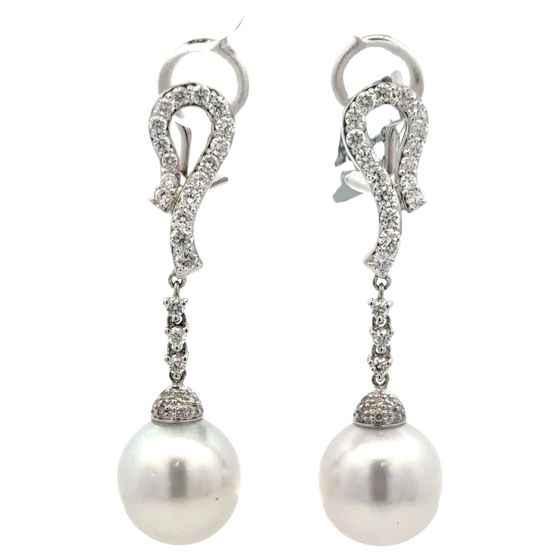 Harbor Diamonds 18K White Gold Diamond South Sea Pearl Earrings 0.91 Carats: Harbor Diamonds 18K White Gold Diamond South Sea Pearl Earrings 0.91 Carats Elevate your style with these exquisite Diamond Drop South Sea Pearl Dangle Earrings, crafted in luxurious 18KT white gold. 
