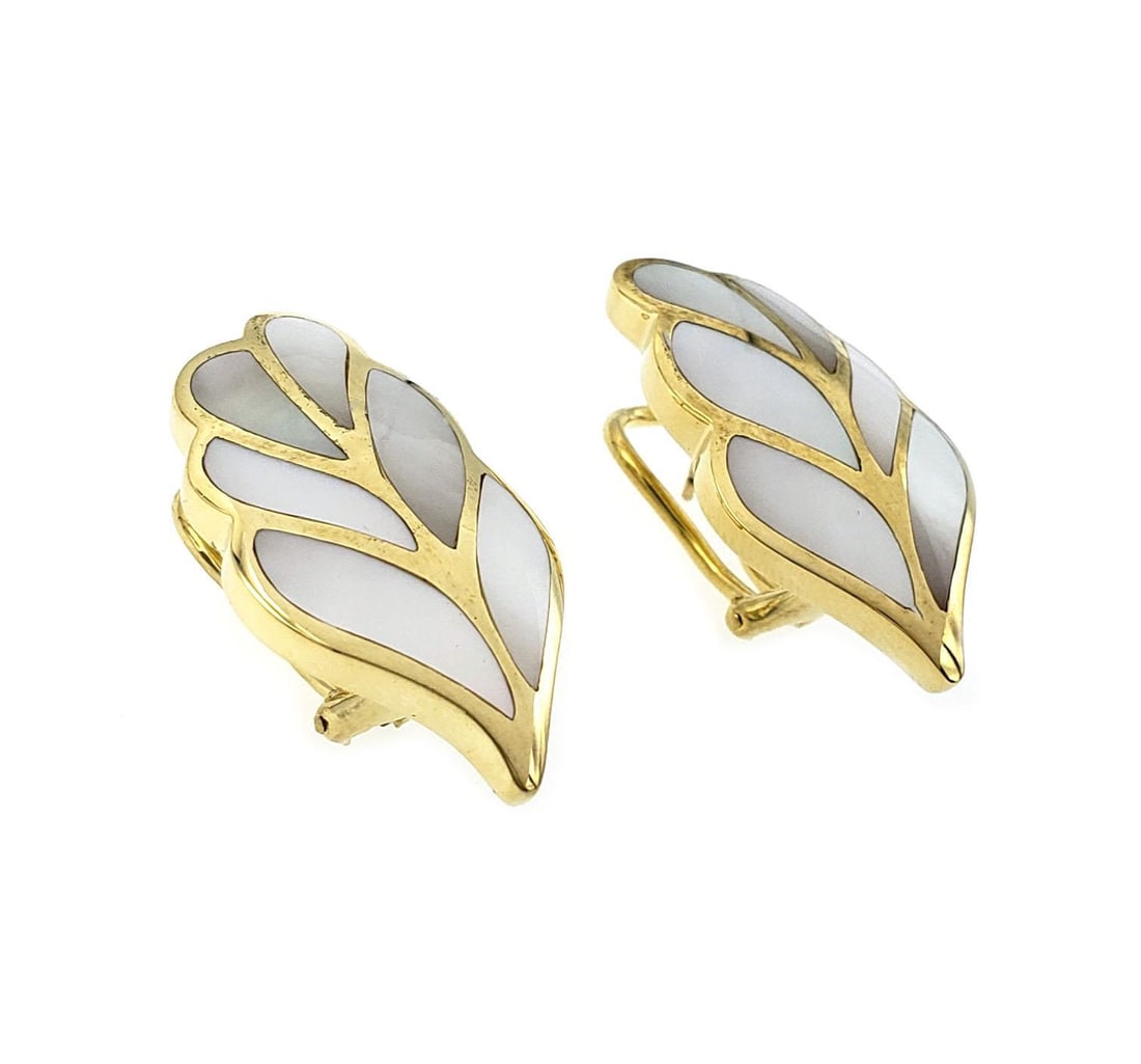 Tiffany & Co. Vintage 18k Gold Mother Of Pearl Leaf Clip-On Earrings: Tiffany & Co. Vintage 18k Gold Mother Of Pearl Leaf Clip-On Earrings Elevate your elegance with this stunning pair of vintage Tiffany & Co. earrings. Crafted from luxurious 18k yellow gold, the earrin