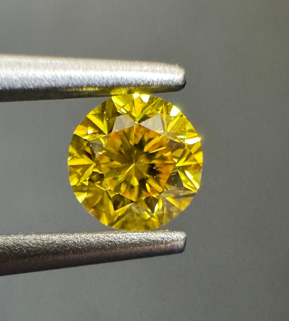 Loose Diamond - ROUND 0.25ct Fancy Vivid Yellow VS2: Loose Diamond - ROUND 0.25ct Fancy Vivid Yellow VS2 Source: Natural Shape: ROUND Carats: 0.25 Color: Fancy Vivid Yellow Certification: GIA PLEASE NOTE: Framed, Large, or heavy items do not have shippi