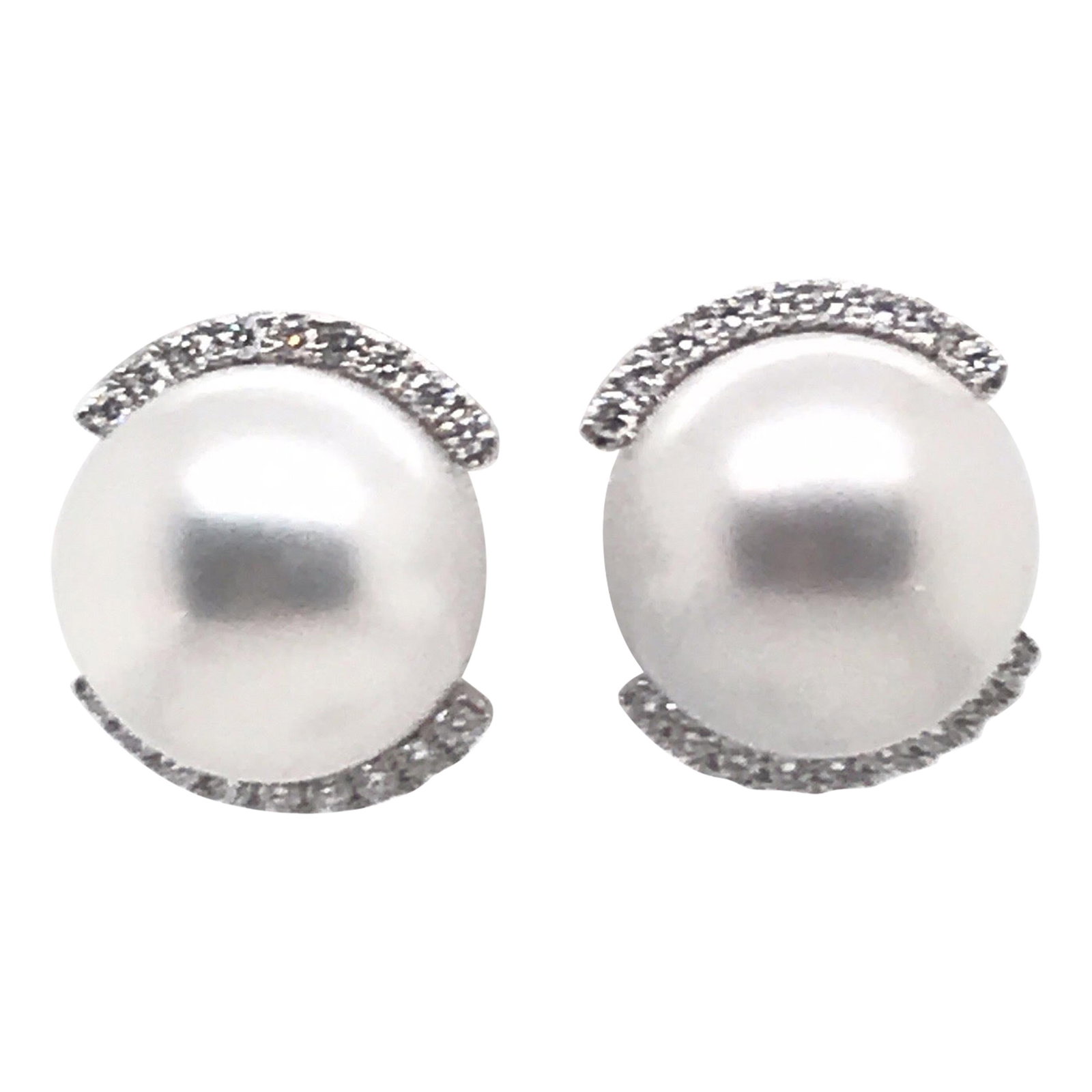 Harbor Diamonds 18K White Gold Diamond South Sea Pearl Stud Earrings 0.41ct: Harbor Diamonds 18K White Gold Diamond South Sea Pearl Stud Earrings 0.41ct Elevate your elegance with these exquisite Diamond South Sea Pearl Stud Earrings, crafted in luxurious 18K white gold. Each 