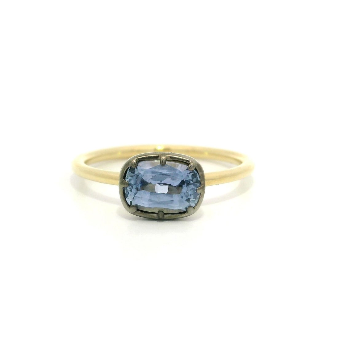 18k Gold Silver Top GIA Natural 1.24ct No Heat Blue Sapphire Solitaire Ring: 18k Gold Silver Top GIA Natural 1.24ct No Heat Blue Sapphire Solitaire Ring This exquisite solitaire ring features a stunning natural blue sapphire, weighing 1.24 carats and certified by GIA. The sapp