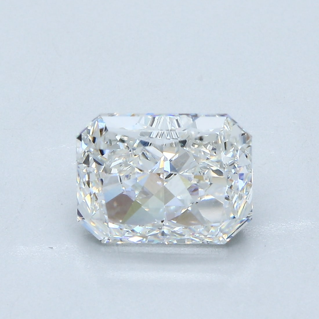 Loose Diamond - RADIANT 3.01ct G VVS1: Loose Diamond - RADIANT 3.01ct G VVS1 Source: Natural Mined Diamond Shape: RADIANT Carats: 3.01 Color: G Clarity: VVS1 Certification: GIA Condition: Pre-Owned PLEASE NOTE: Framed, Large, or heavy item