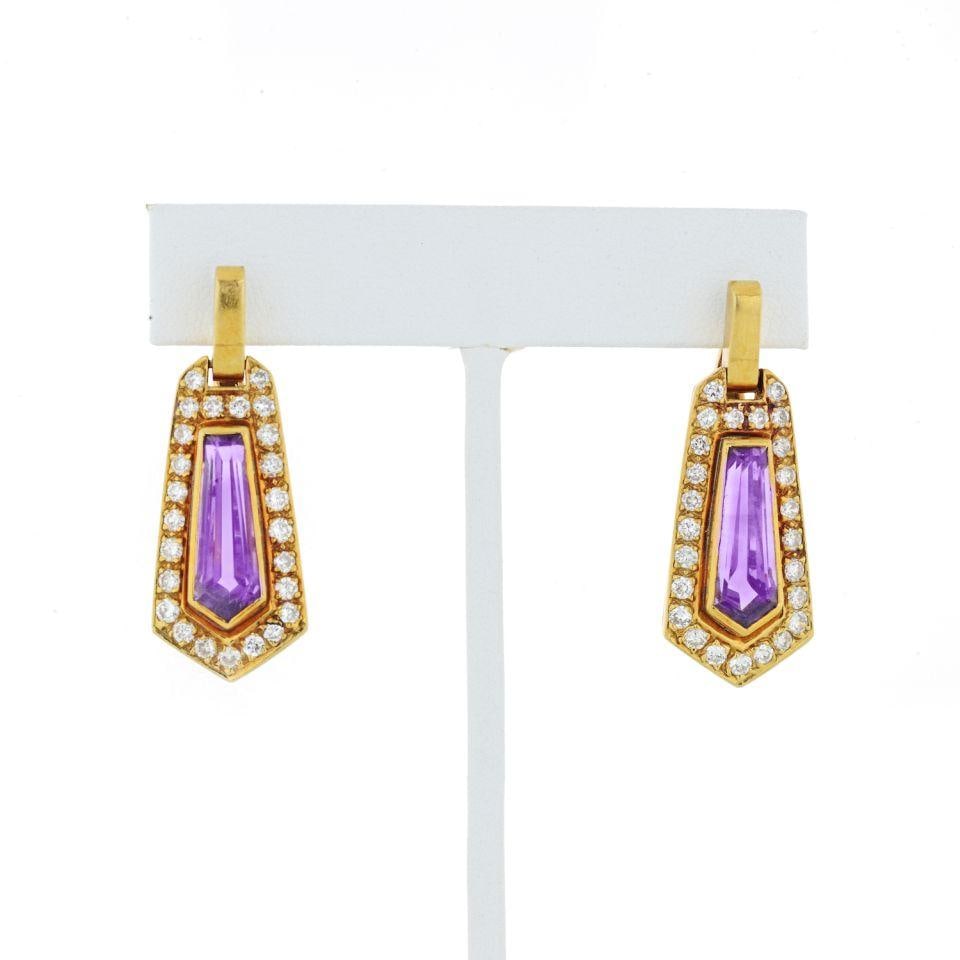 18K Yellow Gold Amethyst and Diamond Drop Earrings 3.00 cttw: 18K Yellow Gold Amethyst and Diamond Drop Earrings 3.00 cttw Elevate your jewelry collection with these exquisite drop earrings, crafted in luxurious 18K yellow gold. Featuring a stunning combination 