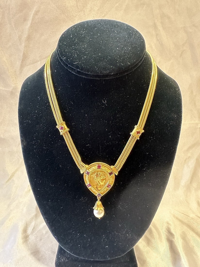 SeidenGang Greek 18K Gold Amethyst Garnet Pearl Pendant Necklace: SeidenGang Greek 18K Gold Amethyst Garnet Pearl Pendant Necklace Experience the exquisite beauty of this Greek SeidenGang necklace, crafted in luxurious 18k yellow gold. This stunning pendant features