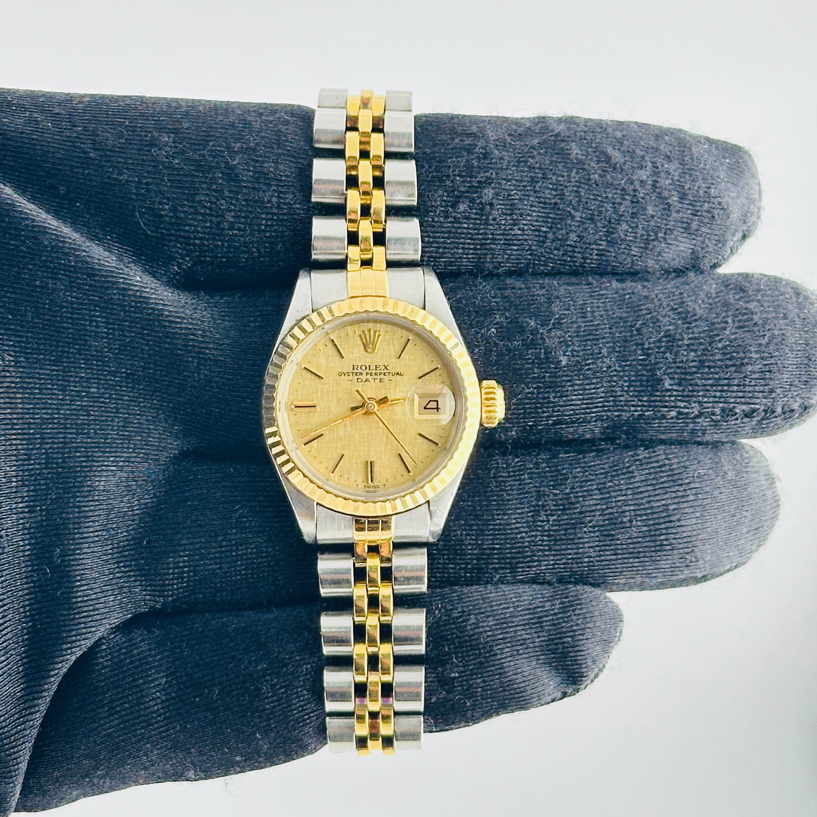 Ladies Rolex 6917 Oyster Perpetual Date Watch Champagne Linen Dial: Ladies Rolex 6917 Oyster Perpetual Date Watch Champagne Linen Dial Ladies Rolex Oyster Perpetual Date watch, reference 6917, with a champagne linen stick dial, fluted bezel, and D-Link Jubilee bracele