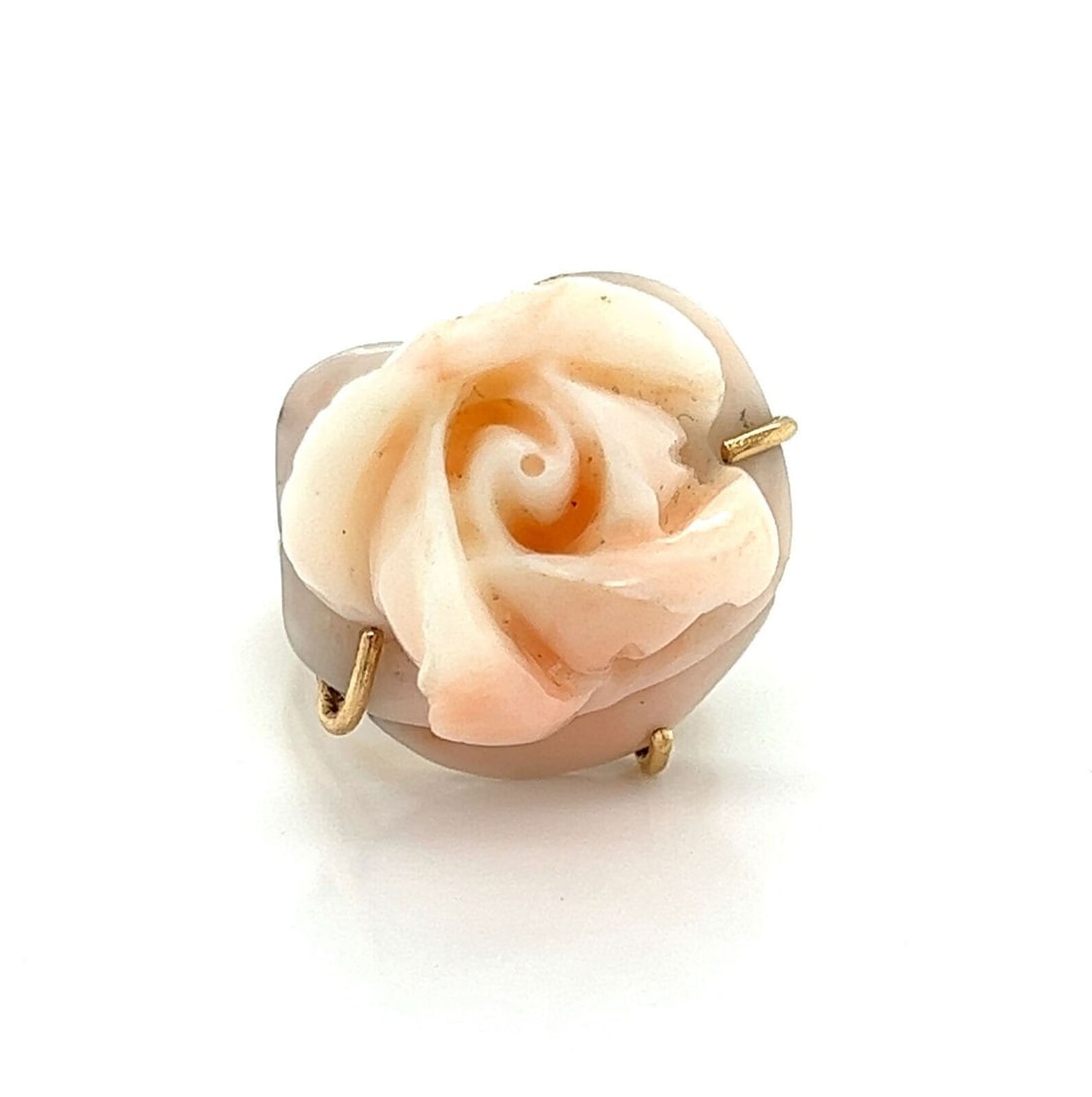 Unbranded Vintage 14k Yellow Gold Ring with Carved Pink Coral Rose Size 8: Unbranded Vintage 14k Yellow Gold Ring with Carved Pink Coral Rose Size 8 Vintage estate ring crafted in 14k yellow gold and featuring a carved pink coral rose centerpiece. The bold sculptural floral 