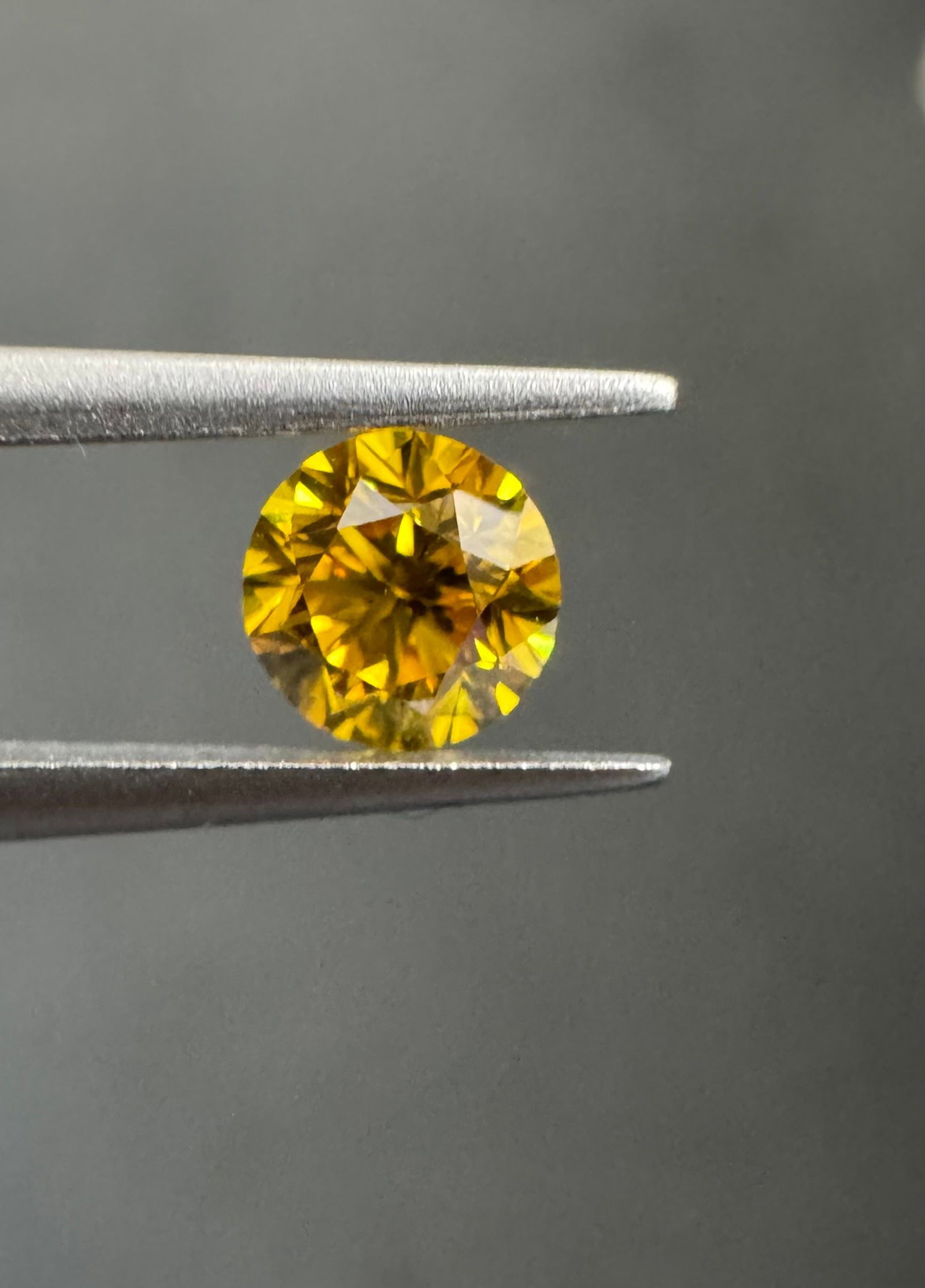 Loose Diamond - ROUND 0.38ct Fancy Vivid Orangey Yellow VS1 (1 of 1)