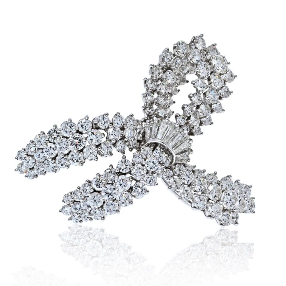 Platinum Diamond Bow Brooch 10 Carats F-G Color VS1-VS2: Platinum Diamond Bow Brooch 10 Carats F-G Color VS1-VS2 This exquisite Platinum Diamond Bow Brooch features a stunning combination of round cut and baguette-cut diamonds. With an impressive total diam