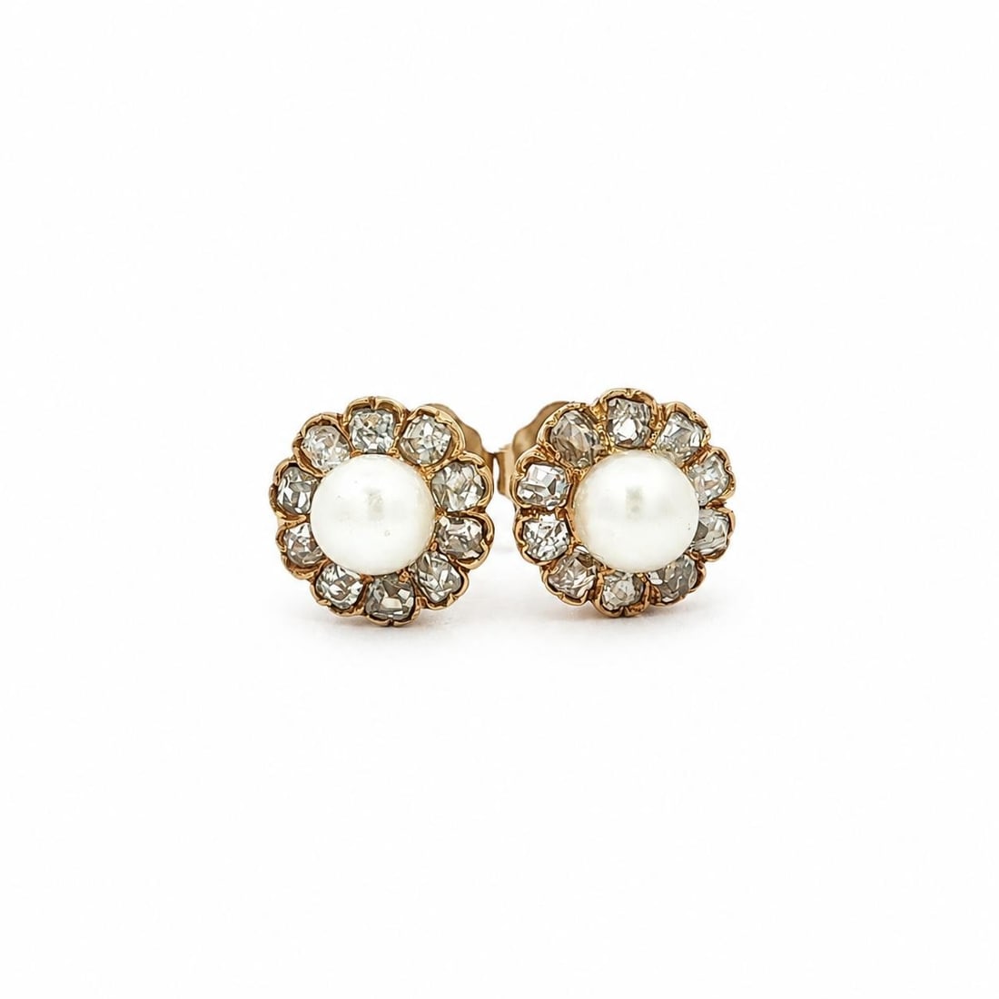 Victorian 18k Yellow Gold Pearl Diamond Flower Stud Earrings: Victorian 18k Yellow Gold Pearl Diamond Flower Stud Earrings Antique Victorian stud earrings featuring round white cultured pearls surrounded by old mine and rose cut diamonds in a floral design. Craf