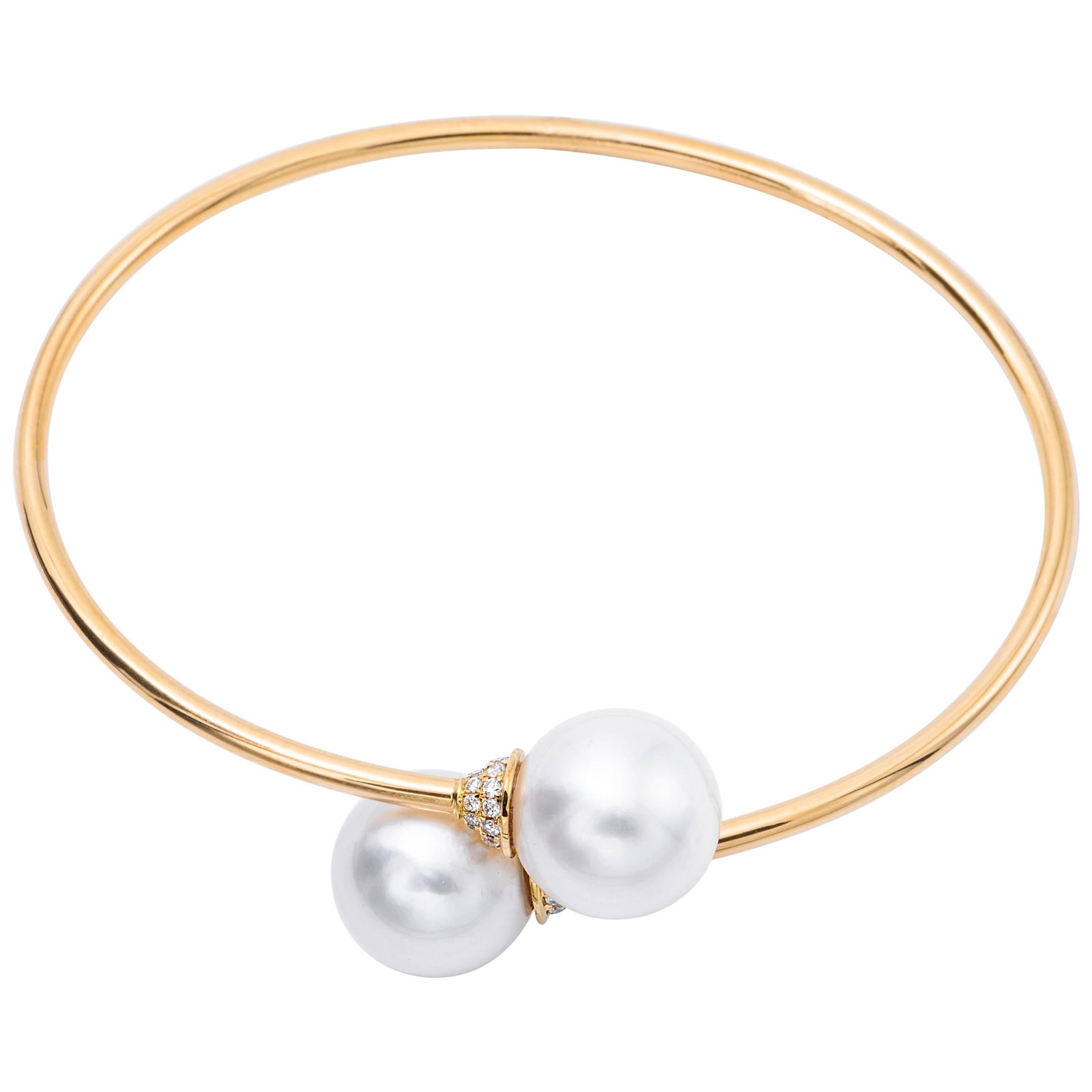 Harbor Diamonds 18K Yellow Gold South Sea Pearl Diamond Bypass Bangle: Harbor Diamonds 18K Yellow Gold South Sea Pearl Diamond Bypass Bangle This exquisite bangle features a stunning bypass design crafted from 18K yellow gold, showcasing a harmonious blend of luxurious S