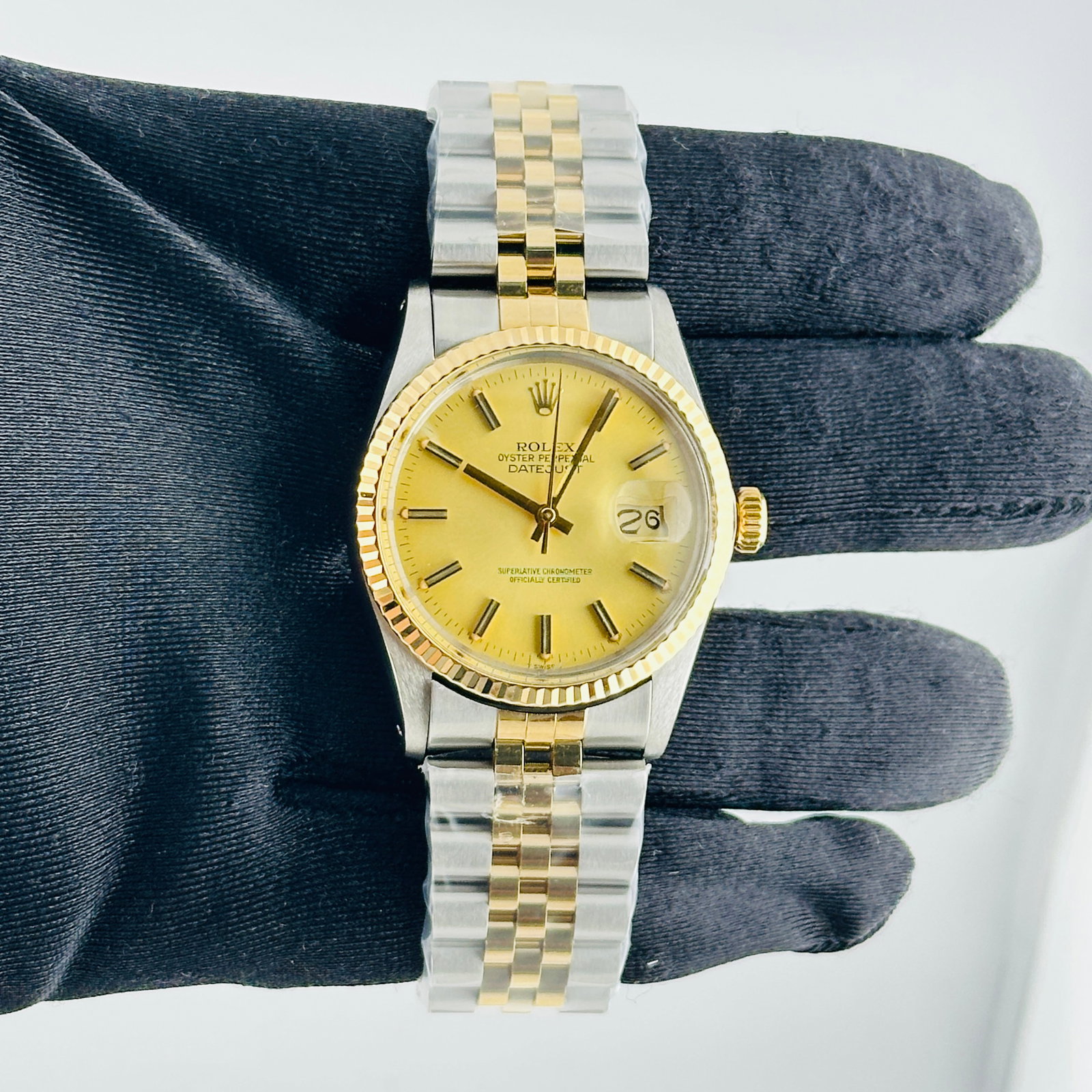 Rolex Datejust 16013 mens watch champagne dial aftermarket Jubilee bracelet: Rolex Datejust 16013 mens watch champagne dial aftermarket Jubilee bracelet Rolex Datejust reference 16013 with a champagne stick dial, fluted bezel, and Aftermarket Jubilee bracelet. This men's wrist
