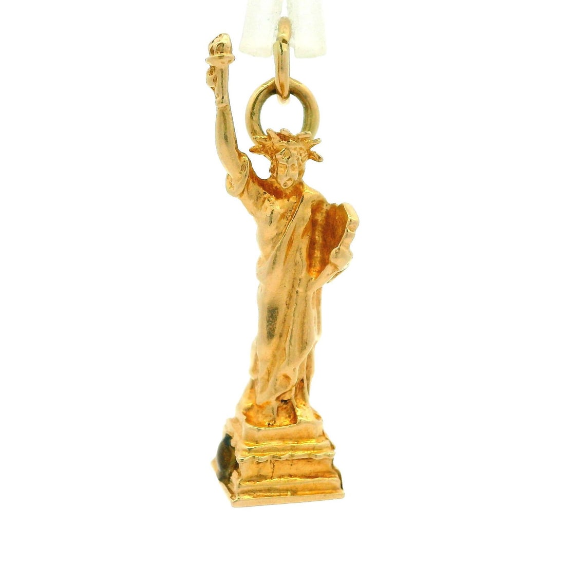 Solid 13-14k Yellow Gold Statue of Liberty Charm Pendant: Solid 13-14k Yellow Gold Statue of Liberty Charm Pendant This collectible charm pendant showcases a beautifully detailed 3D representation of the Statue of Liberty, crafted in solid yellow gold. Weigh