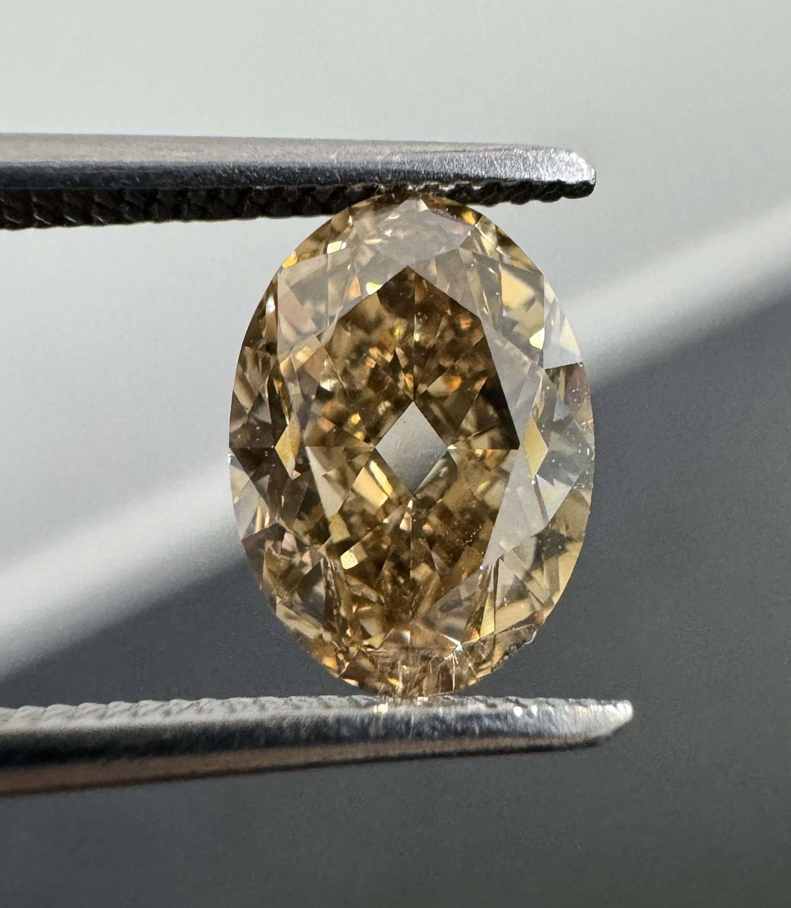 Loose Diamond - OVAL 1.25ct Fancy Yellow Brown VS1: Loose Diamond - OVAL 1.25ct Fancy Yellow Brown VS1 Source: Natural Shape: OVAL Carats: 1.25 Color: Fancy Yellow Brown Certification: GIA Video: