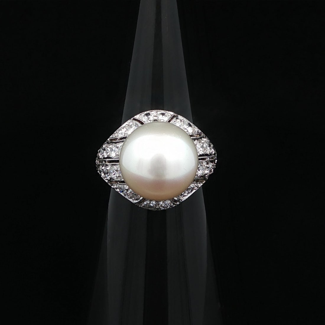 Antique Gold Platinum GIA South Sea Pearl Diamond Mosaic Ring 0.80ctw: Antique Gold Platinum GIA South Sea Pearl Diamond Mosaic Ring 0.80ctw Presenting a stunning antique cocktail ring crafted from solid 12-14k yellow gold with a platinum top. This exquisite piece featur