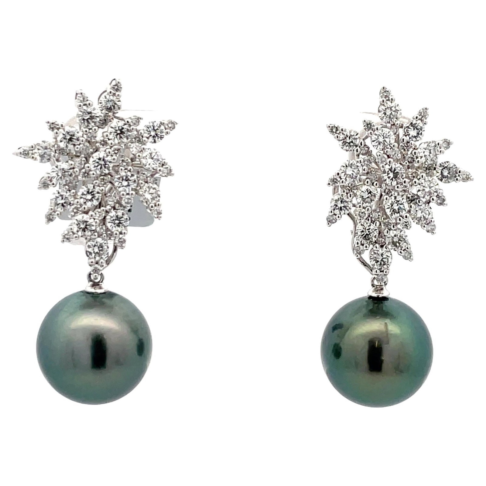 Harbor Diamonds 18K White Gold Diamond Tahitian Pearl Drop Earrings 2.88 Carats: Harbor Diamonds 18K White Gold Diamond Tahitian Pearl Drop Earrings 2.88 Carats Elegant and contemporary, these 18 Karat White Gold drop earrings are a stunning addition to any jewelry collection. Fea
