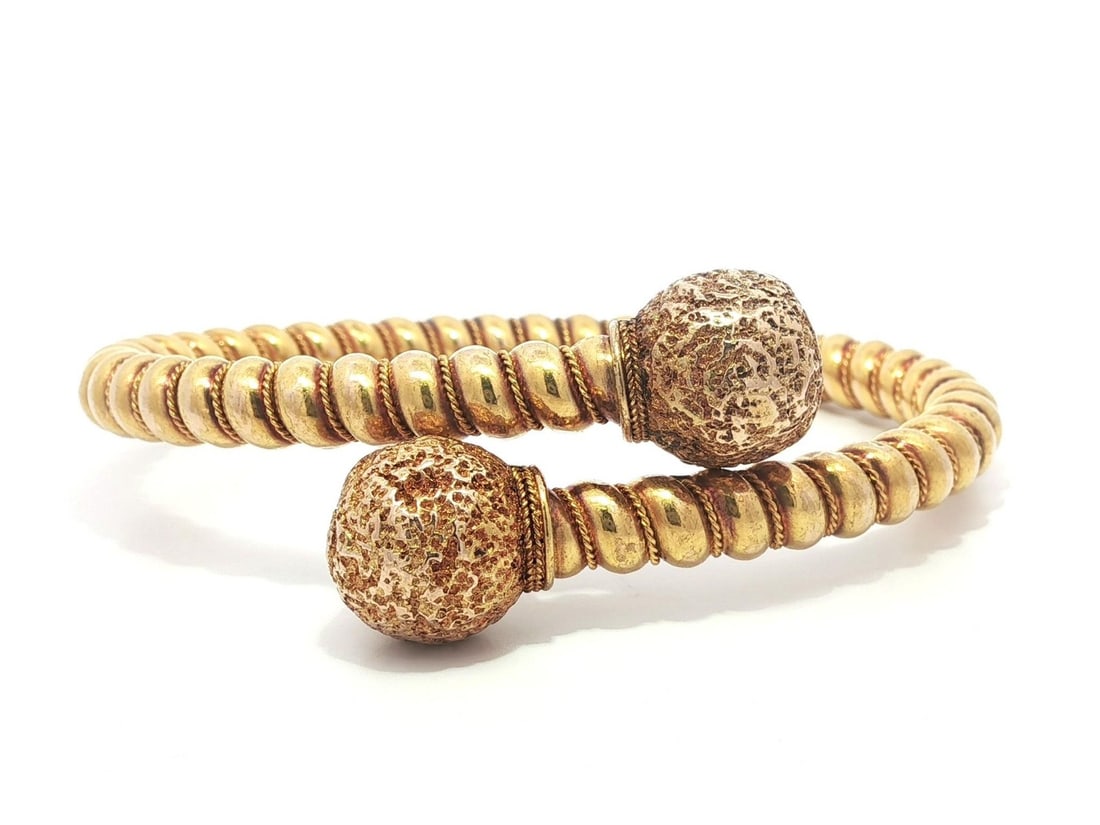 Vintage Etruscan Revival 22k Gold Twisted Wire Bypass Cuff Bangle: Vintage Etruscan Revival 22k Gold Twisted Wire Bypass Cuff Bangle This exquisite Vintage Etruscan Revival cuff bangle showcases a stunning design crafted from solid 22k yellow gold with 18k gold end b