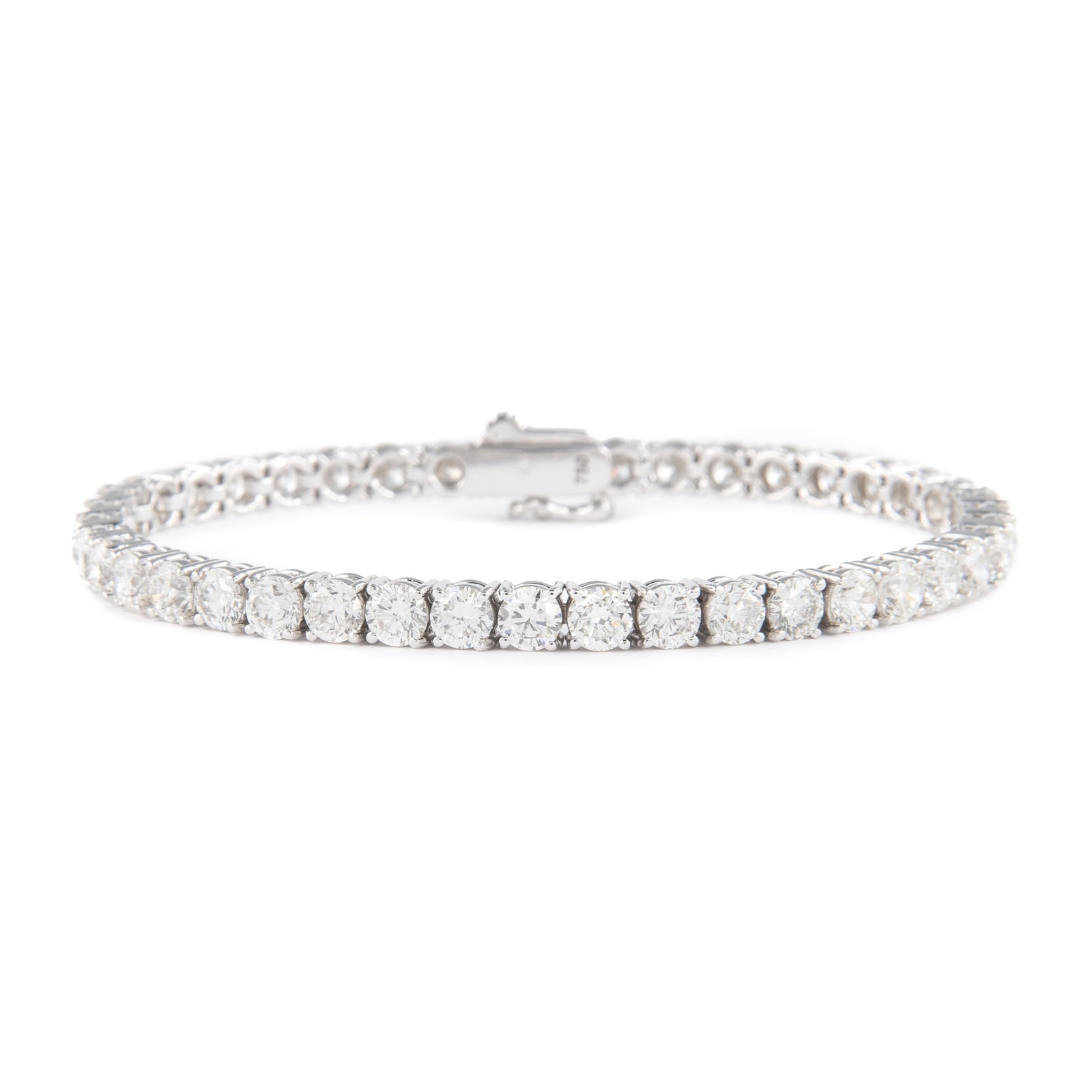 10.70ct Diamond Tennis Bracelet in 18k White Gold: 10.70ct Diamond Tennis Bracelet in 18k White Gold This exquisite tennis bracelet features 42 round brilliant diamonds totaling 10.70 carats, showcasing an elegant design in 18k white gold. The diamond