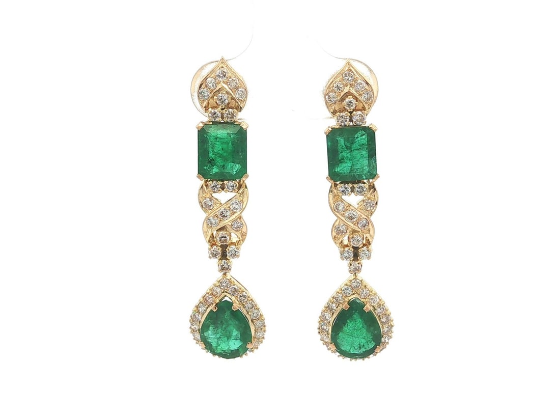 12k Yellow Gold Emerald Diamond Teardrop Dangle Earrings: 12k Yellow Gold Emerald Diamond Teardrop Dangle Earrings These vintage dangle earrings feature a striking combination of natural emeralds and diamonds set in solid 12k yellow gold. Showcasing both pea