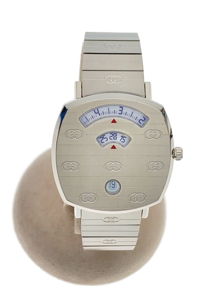 Gucci Grip Quartz Men's Wristwatch 157.4: Gucci Grip Quartz Men's Wristwatch 157.4 This is a pre-owned GUCCI Grip men's wristwatch featuring a quartz movement. Crafted with materials sourced from Switzerland, this watch showcases a distinctiv