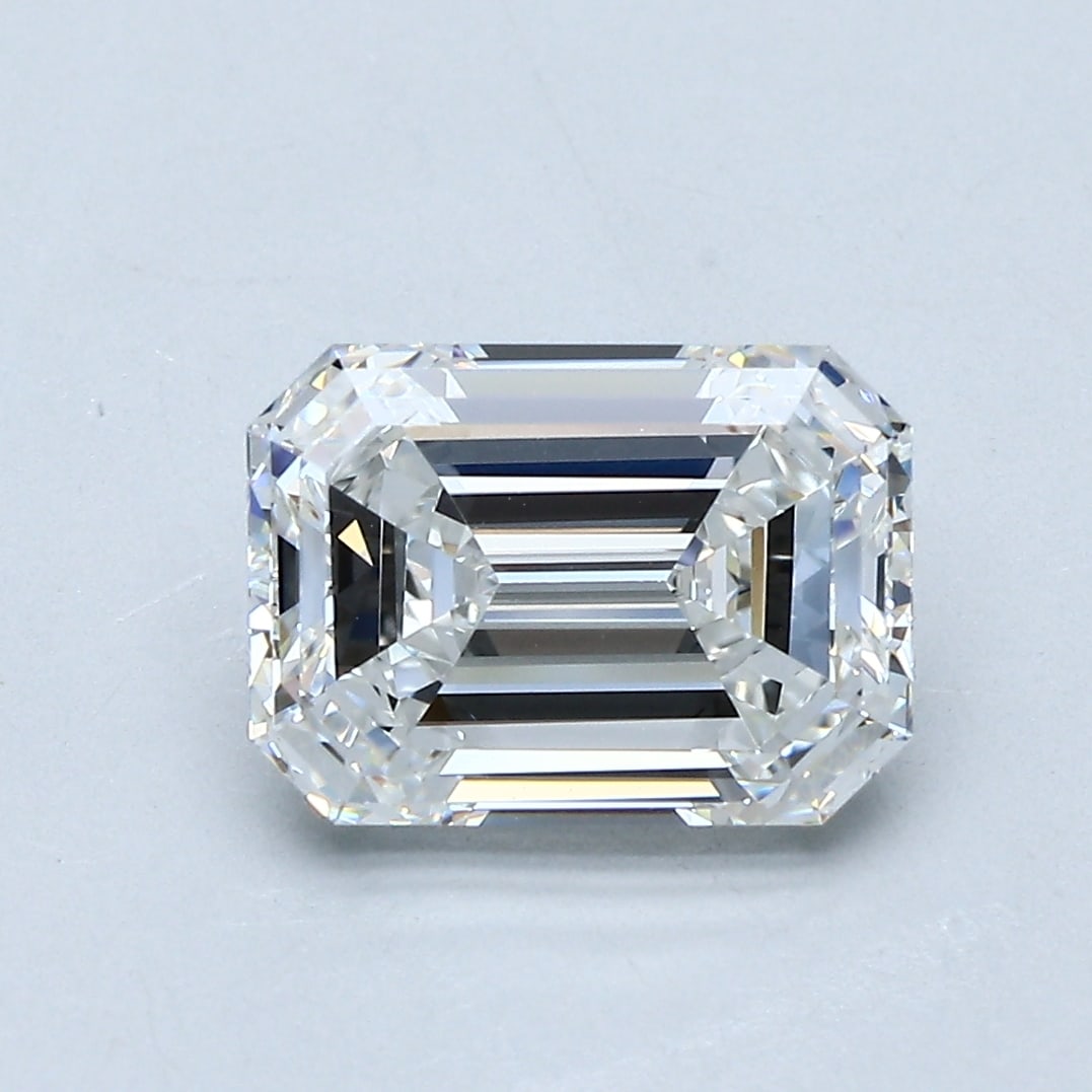Loose Diamond - EMERALD 2.52ct E VVS2: Loose Diamond - EMERALD 2.52ct E VVS2 Source: Natural Mined Diamond Shape: EMERALD Carats: 2.52 Color: E Clarity: VVS2 Certification: GIA Condition: Pre-Owned PLEASE NOTE: Framed, Large, or heavy item