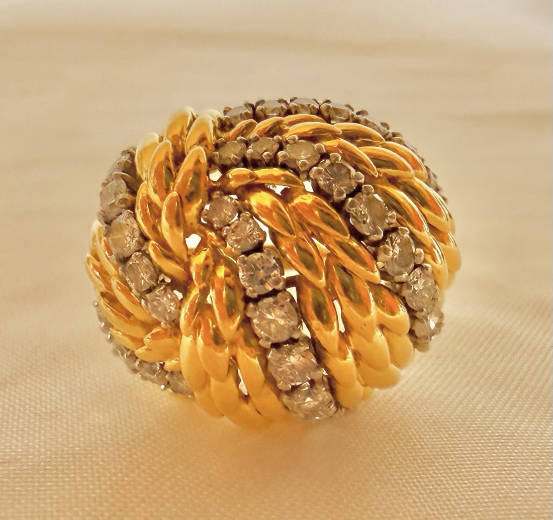 French Diamond Ring in Platinum and 18K Yellow Gold 1.85ct Size 7.25: French Diamond Ring in Platinum and 18K Yellow Gold 1.85ct Size 7.25 This exquisite French ring features a sophisticated design crafted in platinum and 18k yellow gold. Set with approximately 1.85 car