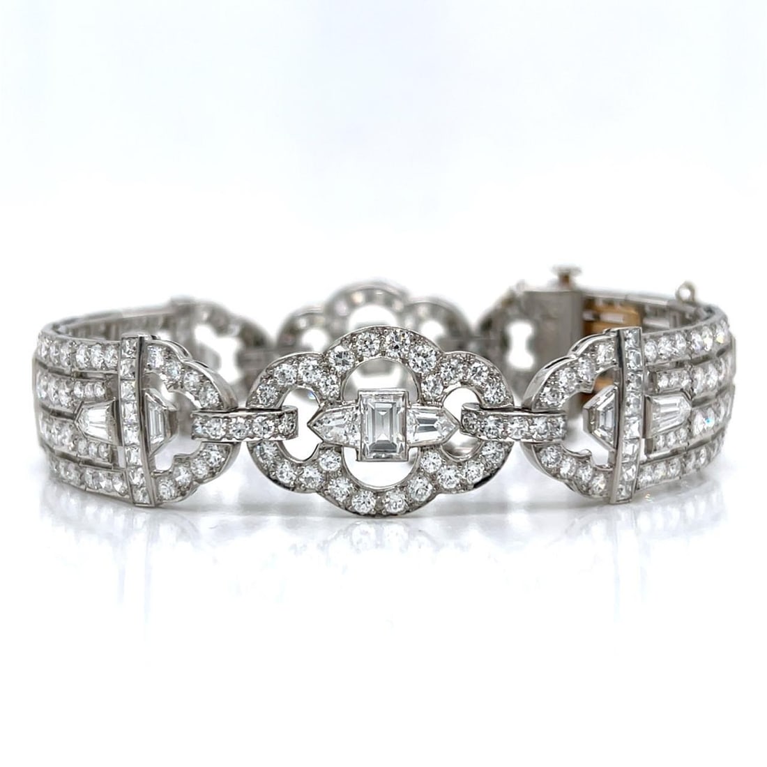 Platinum Art Deco Diamond Bracelet 22.40 Ct Tiffany Box: Platinum Art Deco Diamond Bracelet 22.40 Ct Tiffany Box This exquisite Art Deco bracelet by Tiffany & Co. showcases a stunning arrangement of diamonds, perfect for any collector or jewelry enthusiast.