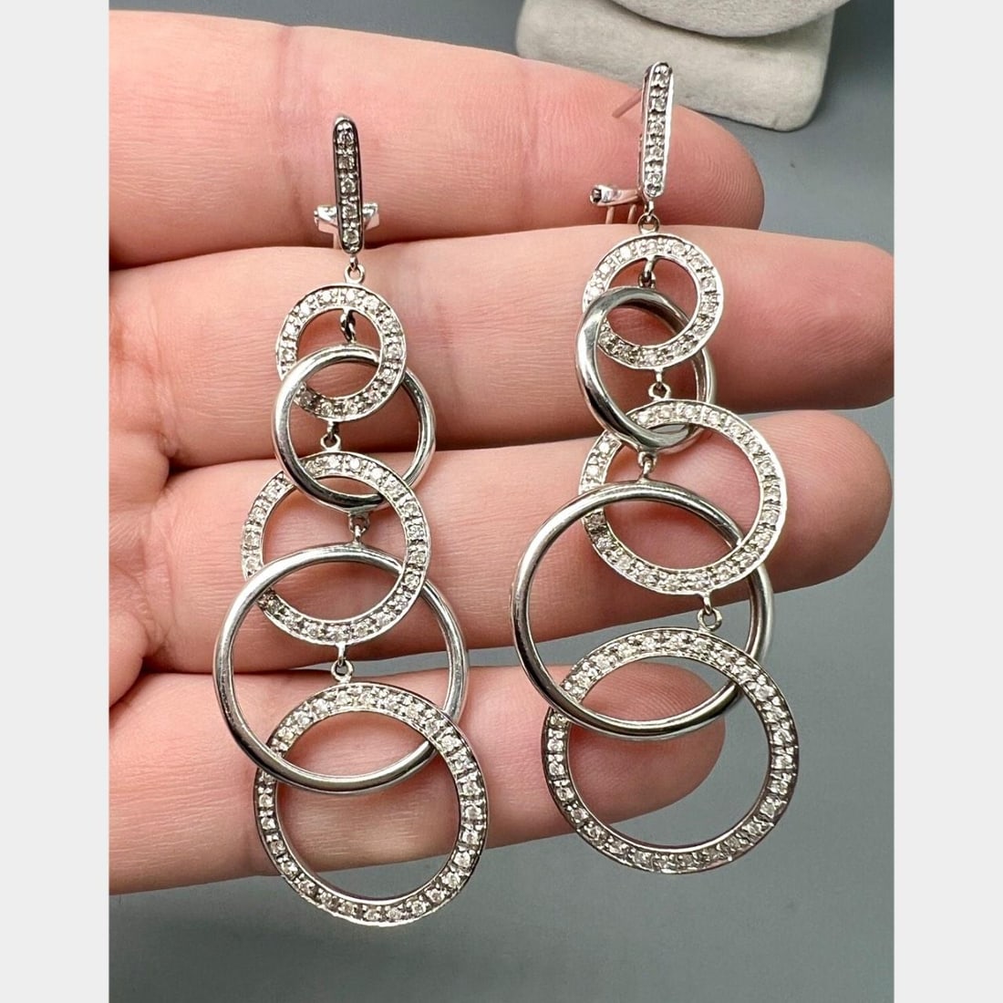 Diamond Earrings in 14K White Gold with 1.00 Carat Total Weight: Diamond Earrings in 14K White Gold with 1.00 Carat Total Weight These earrings are crafted from 14K white gold and are set with approximately 1.00 carat of diamonds. The diamonds are graded G-I in col