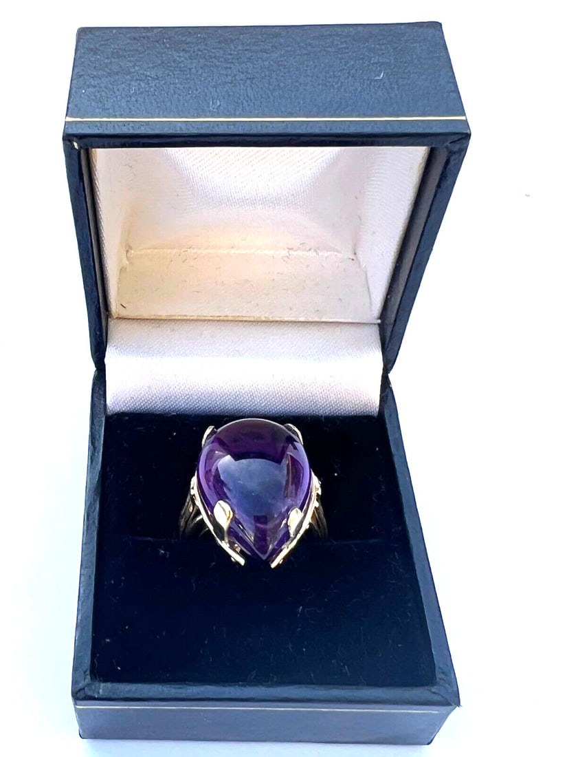 14K Yellow Gold Amethyst Ring Size 6 Stunning Design: 14K Yellow Gold Amethyst Ring Size 6 Stunning Design This stunning 14K yellow gold ring features a beautiful amethyst stone, making it a perfect addition to any jewelry collection. Designed in a size 
