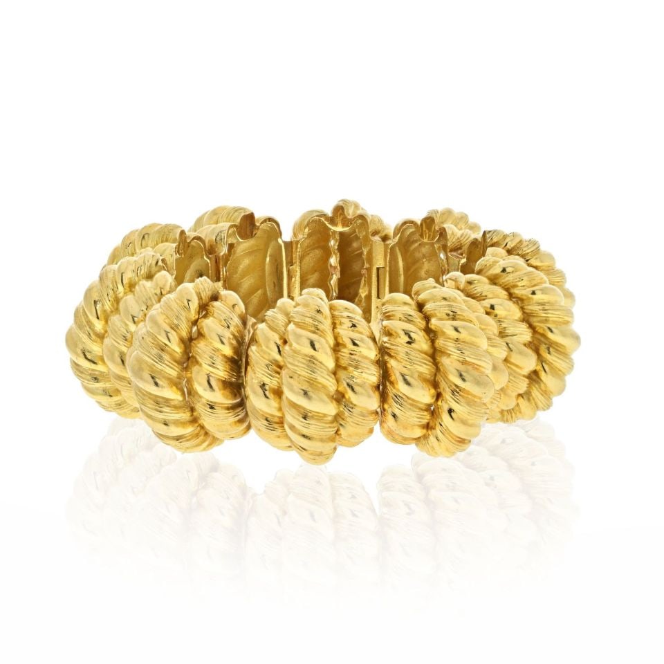 David Webb 18K Yellow Gold Architectural Bracelet Signed WEBB: David Webb 18K Yellow Gold Architectural Bracelet Signed WEBB This stunning David Webb bracelet showcases a unique architectural design crafted from 18K yellow gold and platinum. Weighing 184.4 grams,