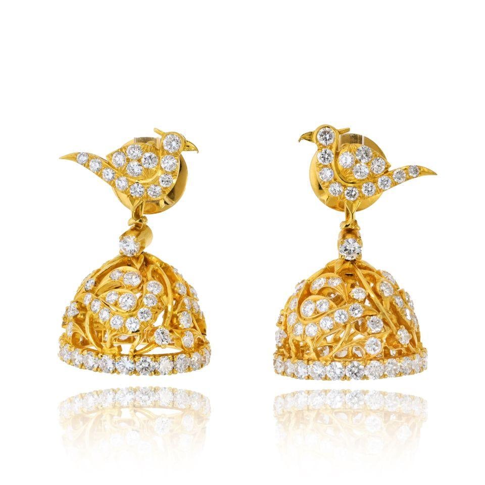 22K Yellow Gold 9.00ct Round Brilliant Cut Diamond Bird Bell Earrings: 22K Yellow Gold 9.00ct Round Brilliant Cut Diamond Bird Bell Earrings These exquisite earrings feature a stunning design crafted from 22K yellow gold, showcasing a remarkable total diamond weight of 9