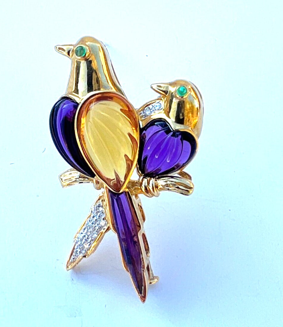 Exquisite French 18K Gold Bird Brooch with Diamonds Emeralds Amethysts Citrines Signed: Exquisite French 18K Gold Bird Brooch with Diamonds Emeralds Amethysts Citrines Signed This exquisite French brooch features a stunning bird design crafted from 18K yellow gold, adorned with sparkling