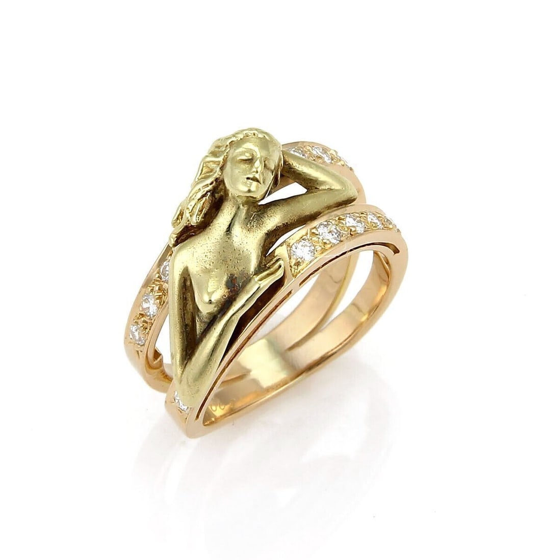 Carrera y Carrera 18k Yellow Rose Gold Diamond Ring Size 5.5: Carrera y Carrera 18k Yellow Rose Gold Diamond Ring Size 5.5 This Carrera y Carrera ring is crafted in 18k yellow and rose gold and features a diamond accent totaling approximately 0.12 ct. It is a pr
