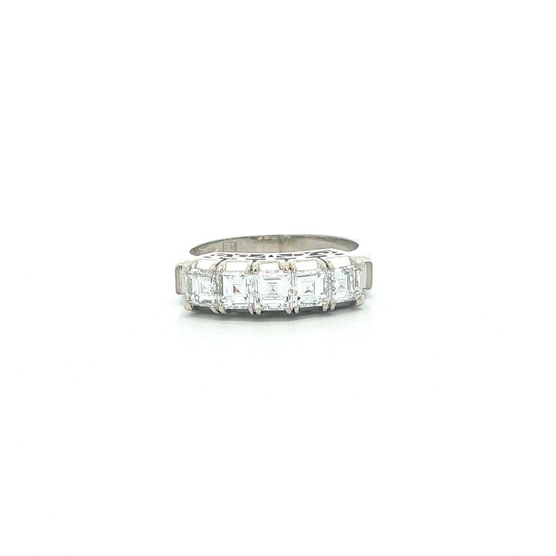 Platinum Diamond Wedding Band Ring 1.0ctw Carre Step Cut Vintage: Platinum Diamond Wedding Band Ring 1.0ctw Carre Step Cut Vintage Vintage stackable wedding band ring featuring natural genuine diamonds in a carre step cut, prong set in platinum. The ring is describe