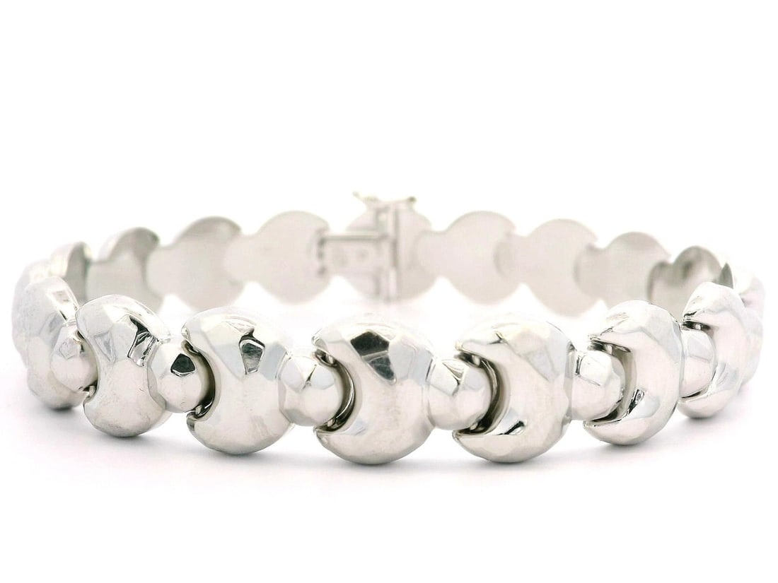 14k White Gold Circle Link Bracelet 7.5in Italy Unisex: 14k White Gold Circle Link Bracelet 7.5in Italy Unisex This Italian-made unisex bracelet is crafted in solid 14k white gold with a faceted domed circle link chain design. It measures 7.5 inches in len