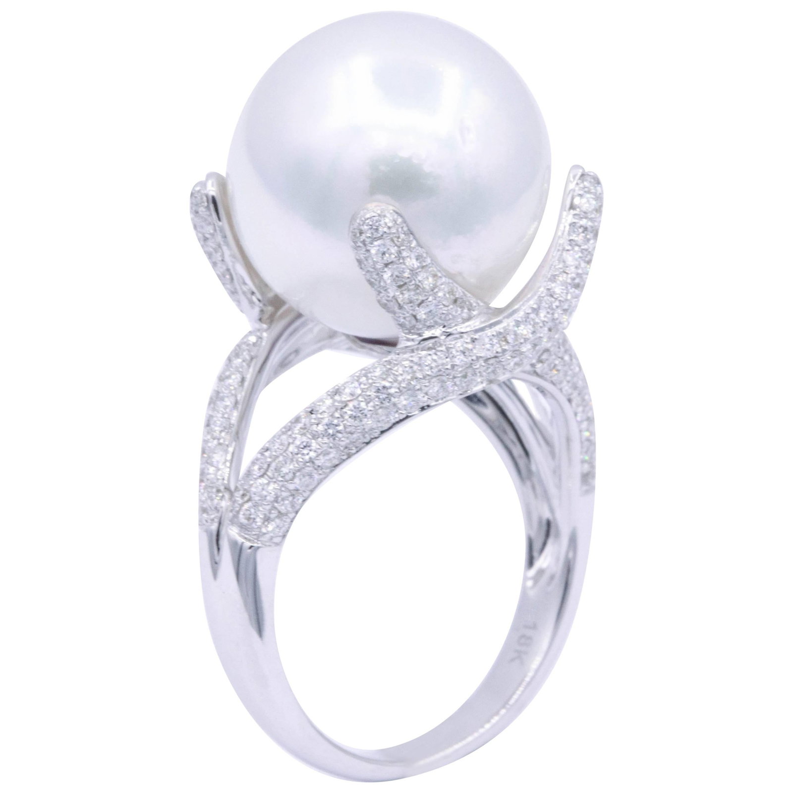 Harbor Diamonds 18k Gold South Sea Pearl Diamond Ring 0.90ct: Harbor Diamonds 18k Gold South Sea Pearl Diamond Ring 0.90ct This elegant ring showcases a stunning 13-14 mm South Sea pearl, beautifully complemented by sparkling round cut diamonds totaling 0.90 car