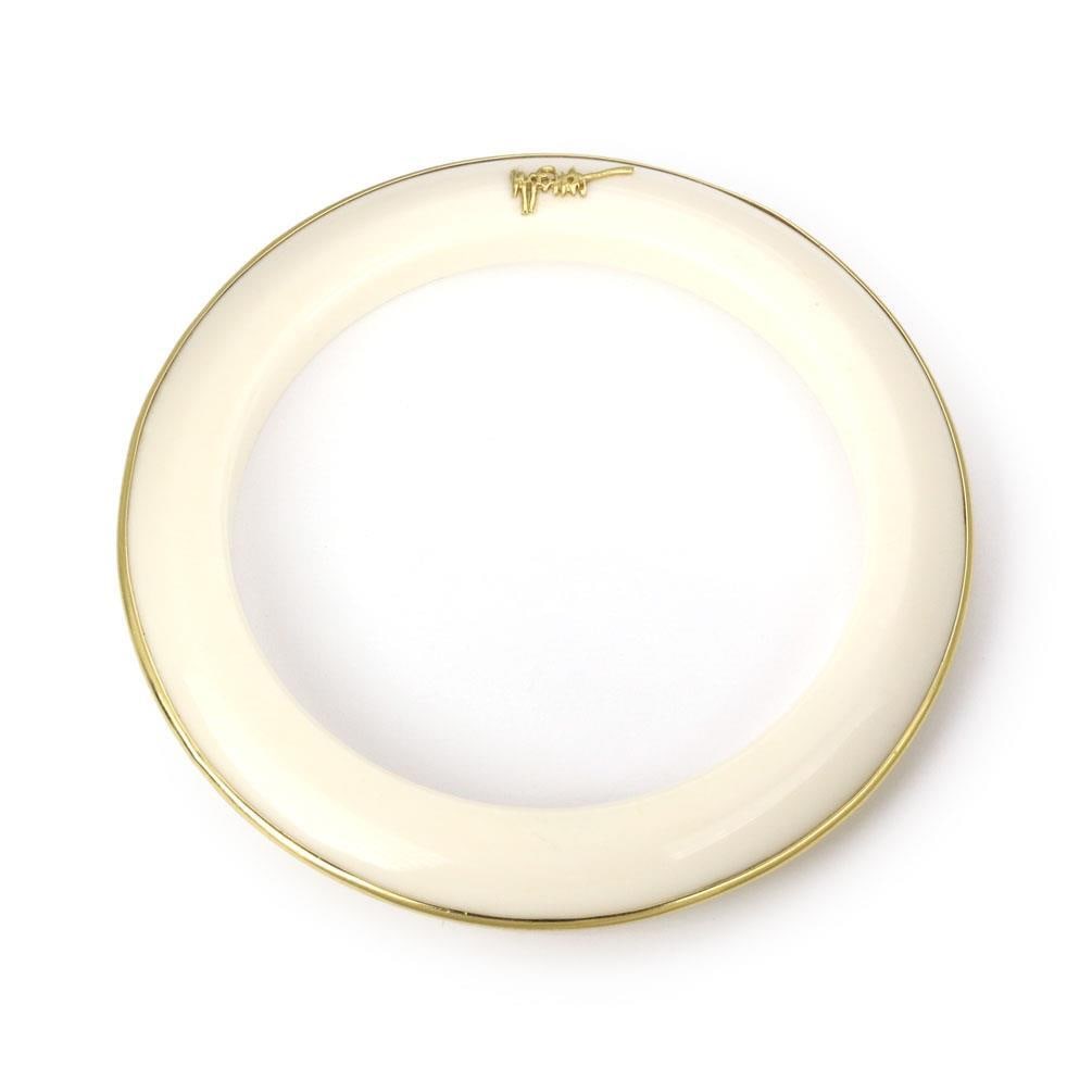 Ippolita 18k Yellow Gold Full Circle Bangle with Designer Signature: Ippolita 18k Yellow Gold Full Circle Bangle with Designer Signature Introducing the Ippolita Signature 18k Yellow Gold Full Circle Bangle, a stunning piece that embodies elegance and sophistication. T