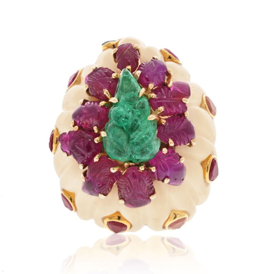 David Webb 18K Yellow Gold Vintage Bombe Ring with Rubies and Emeralds: David Webb 18K Yellow Gold Vintage Bombe Ring with Rubies and Emeralds Discover the timeless elegance of this David Webb vintage bombe ring, crafted from luxurious 18K yellow gold. This exquisite cock