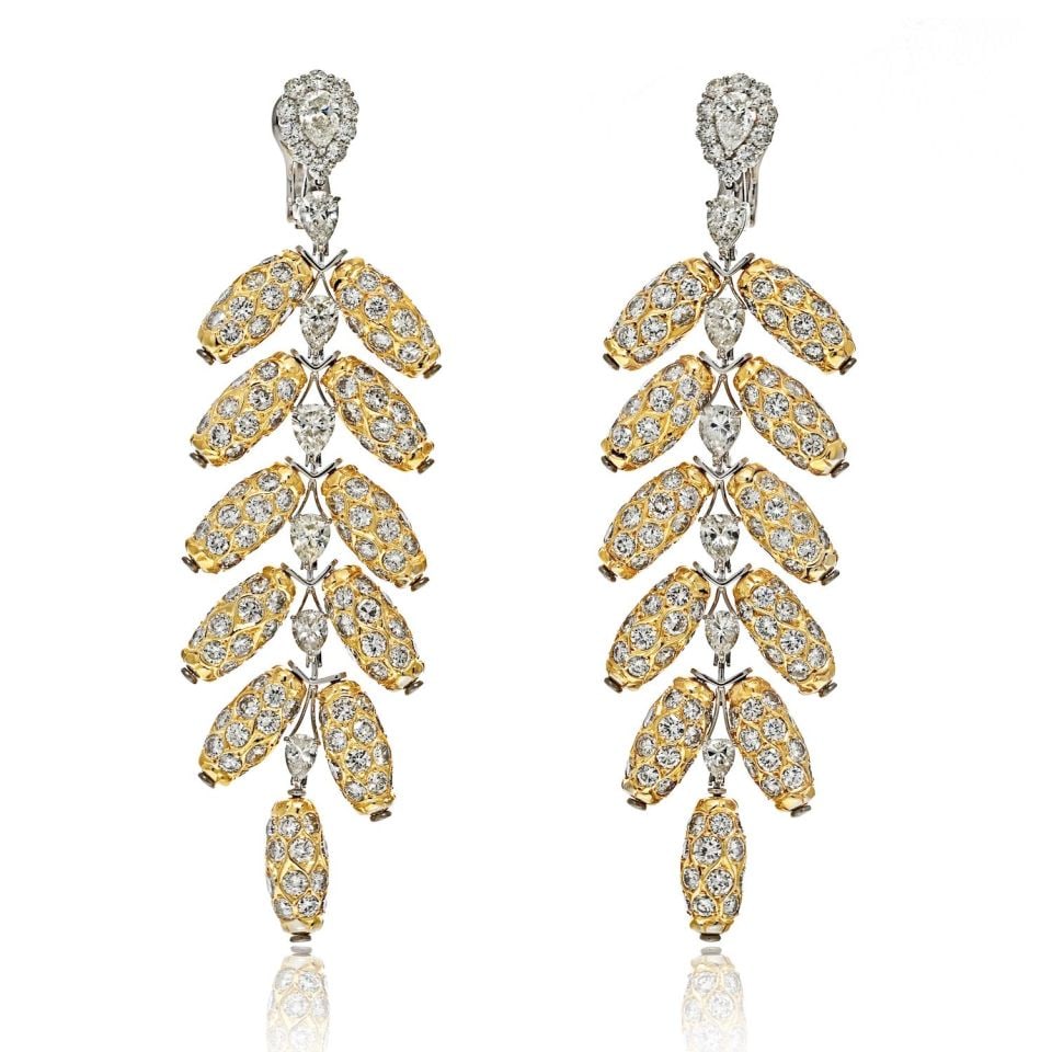 Exquisite 18K Two Tone 60ct Diamond Feather Earrings: Exquisite 18K Two Tone 60ct Diamond Feather Earrings These stunning earrings are crafted from 18K two-tone gold, featuring an exquisite feather design that captures the elegance of peacock feathers. T