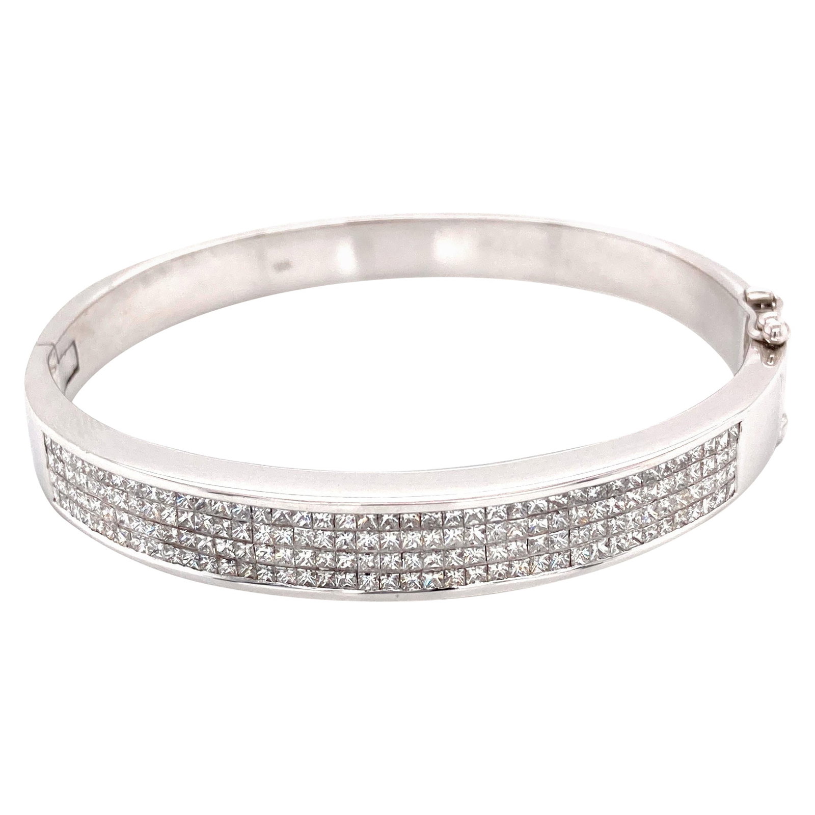 5.00ct Princess Cut Diamond Bangle in 18k White Gold: 5.00ct Princess Cut Diamond Bangle in 18k White Gold This stunning 5.00 ct Princess Diamond Bangle Bracelet is crafted in luxurious 18k white gold, featuring a contemporary design that showcases 160 p