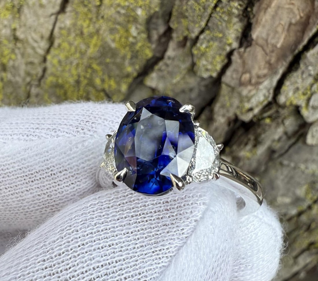 Platinum GIA Certified 5.69ctw Blue Sapphire and Diamond Cocktail Ring Size 6.5: Platinum GIA Certified 5.69ctw Blue Sapphire and Diamond Cocktail Ring Size 6.5 This un-used platinum cocktail ring showcases a natural, no-heat sapphire from Madagascar, weighing 5.09 carats, with a 
