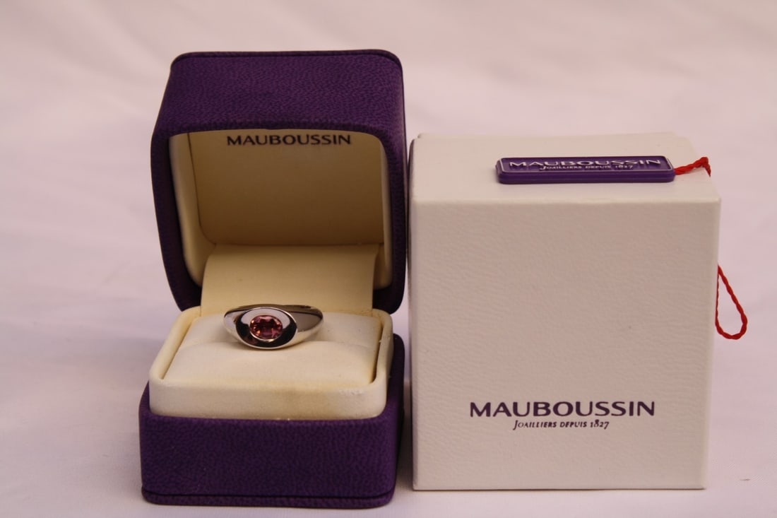 New Mauboussin 18K Gold Tourmaline Ring Size 6 with Box: New Mauboussin 18K Gold Tourmaline Ring Size 6 with Box This stunning ring from Mauboussin features a vibrant tourmaline stone at its center, weighing approximately 0.5 ct. Crafted from luxurious 18K 