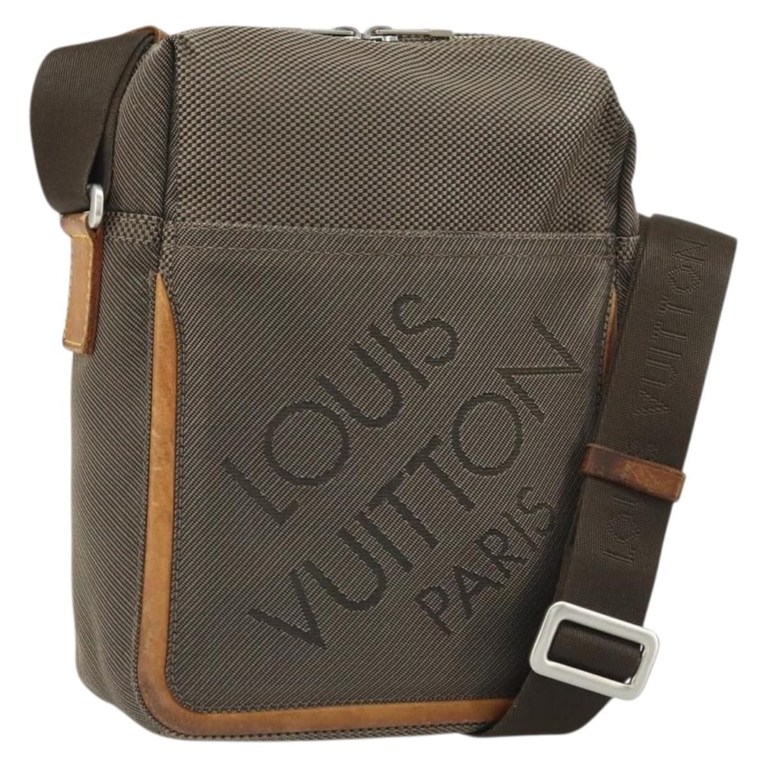 Louis Vuitton Sitadan MM Damier Geant Brown Shoulder Bag M93040: Louis Vuitton Sitadan MM Damier Geant Brown Shoulder Bag M93040 This Louis Vuitton Damier Geant Sitadan MM shoulder bag in brown is crafted from durable Damier Geant canvas and features an adjustable 