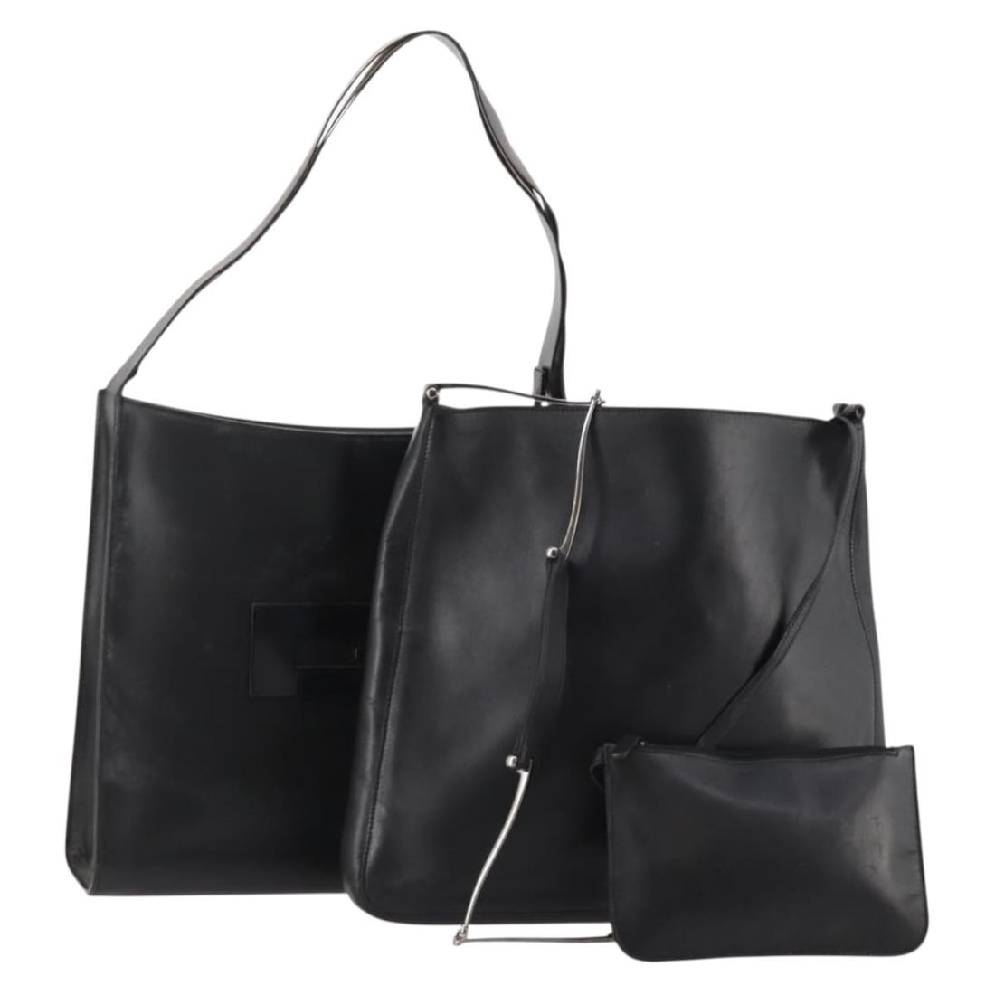 Gucci black leather shoulder bag set with pouch: Gucci black leather shoulder bag set with pouch This GUCCI shoulder bag set includes a black leather shoulder bag and a matching pouch. Designed for women, both pieces are crafted in Italy from black 