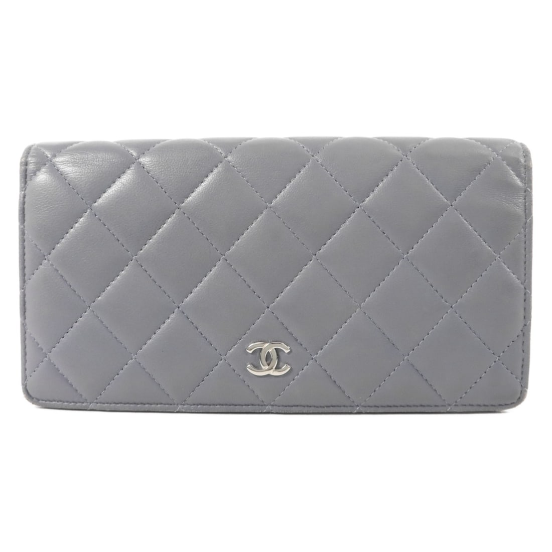 CHANEL A31509 Blue Lambskin Long Wallet with CC and SHW: CHANEL A31509 Blue Lambskin Long Wallet with CC and SHW CHANEL CC SHW long wallet in blue lambskin leather, model A31509. It features a compact long-wallet design with multiple interior compartments a