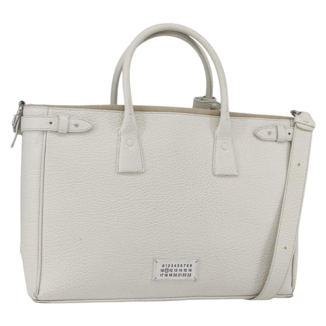 Maison Margiela 5AC White Leather 2way Handbag Shoulder Strap: Maison Margiela 5AC White Leather 2way Handbag Shoulder Strap Maison Margiela 5AC leather 2-way handbag in white and silver, made in Italy. It comes with a shoulder strap and features a heavily used c